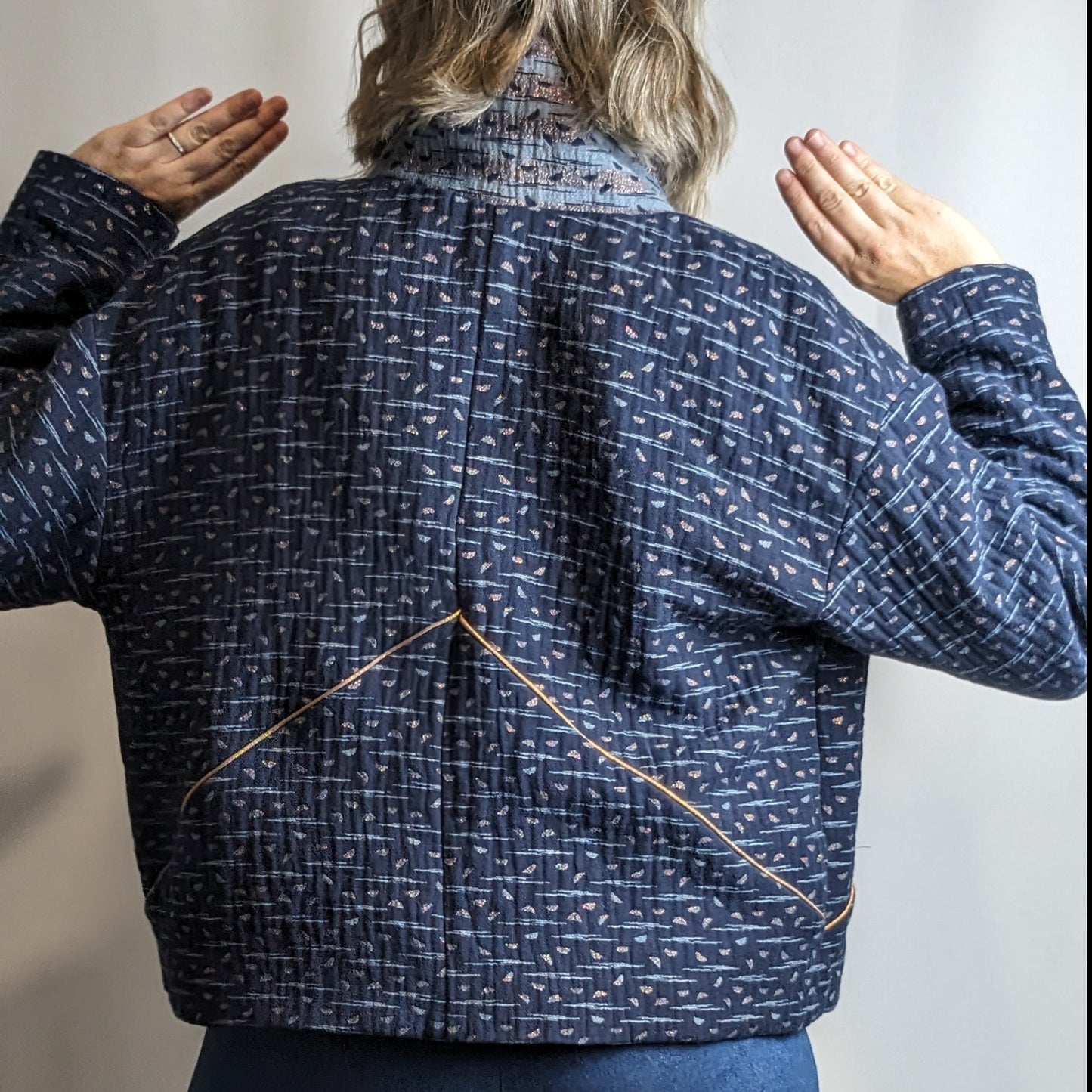 dos passepoil veste chaton